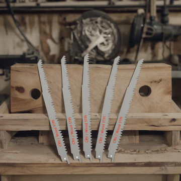 225 mm 5TPI Coupe de bois à l'aide d'une lame de scie réciproque de 9 pouces pour une coupe efficace du bois
