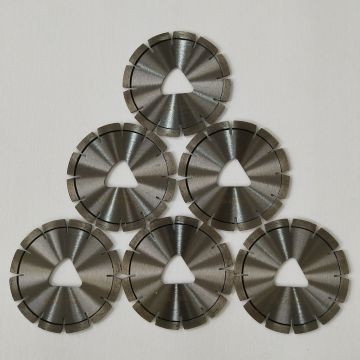 Le béton de diamant de coupe de Soff de 10 pouces scie des lames avec le trou intérieur de triangle
