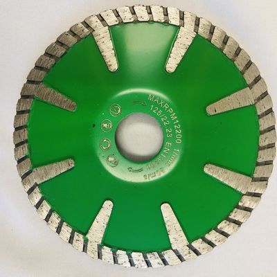La presse OD125 chaude a aggloméré des segments de Diamond Concrete Cutting Disc With Turbo